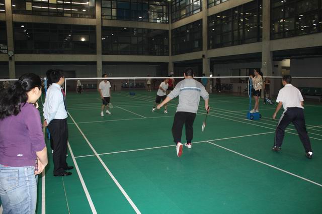 k8凯发集团进行第一届羽毛球角逐